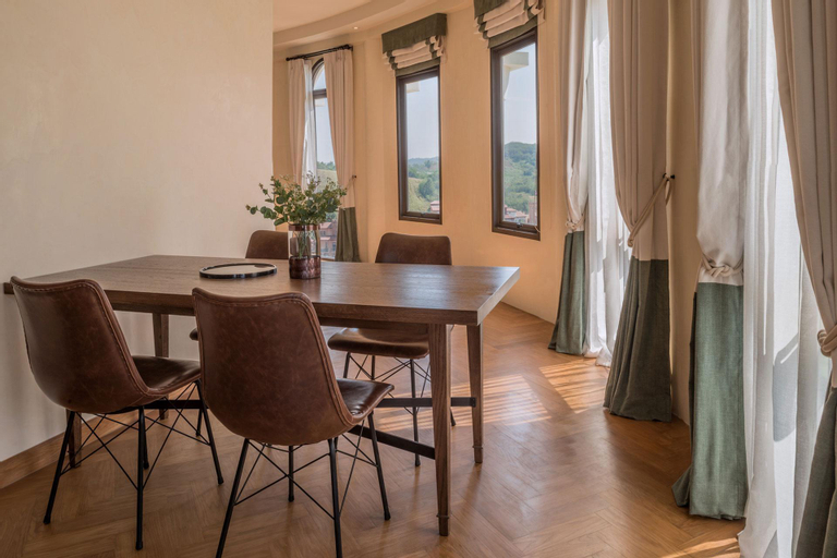 Dining Room 7