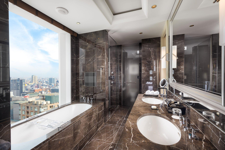 Bathroom 14