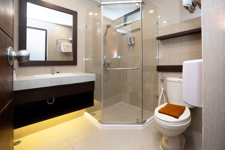 Bess Resort Hotel and Waterpark Lawang - Bathroom