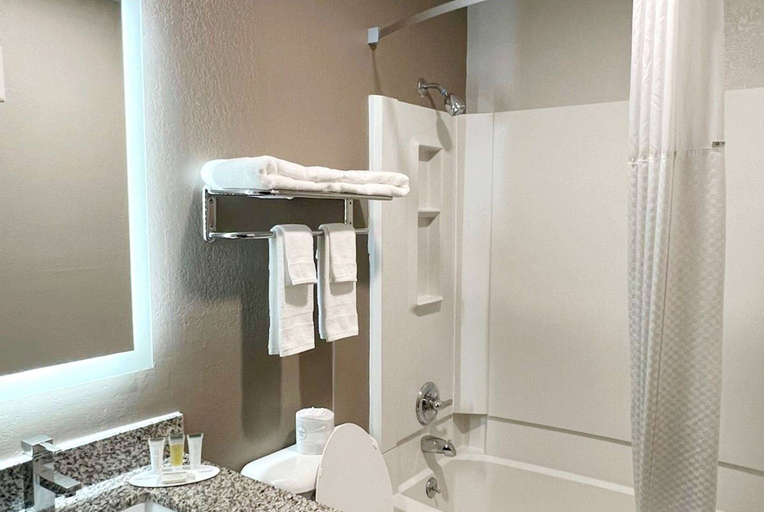 Bathroom 4, Super 8 by Wyndham Cedar Rapids, Linn