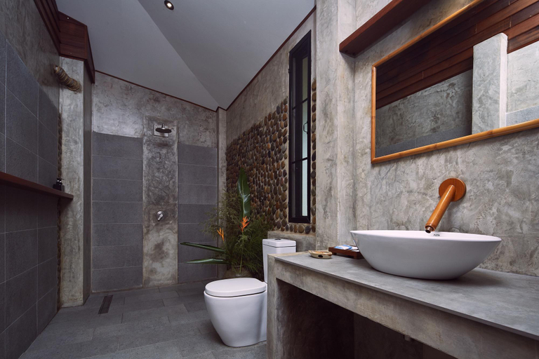 Bathroom 12