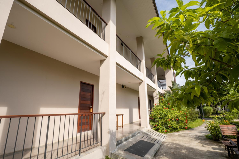 Exterior 1