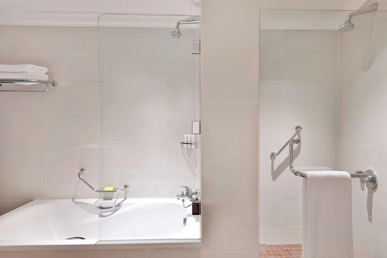 Bathroom 4, Le Meridien Mina Seyahi Beach Resort & Waterpark, Dubai