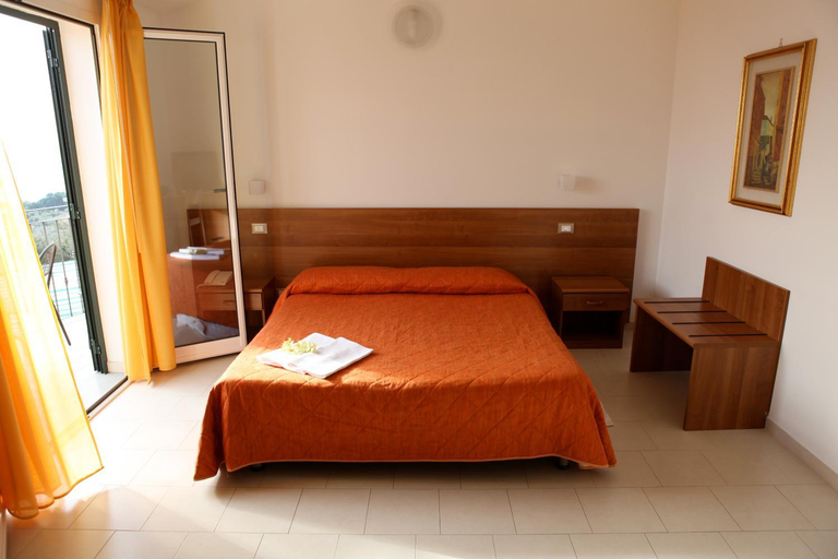 Bedroom 3, Hotel Rosita, Savona