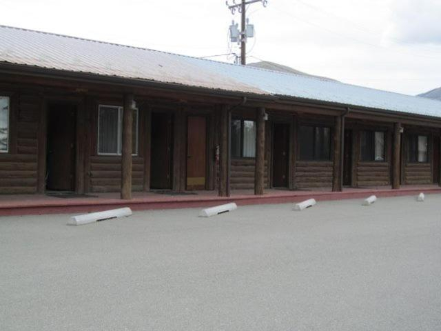 Others 2, High Country Motel, Blaine