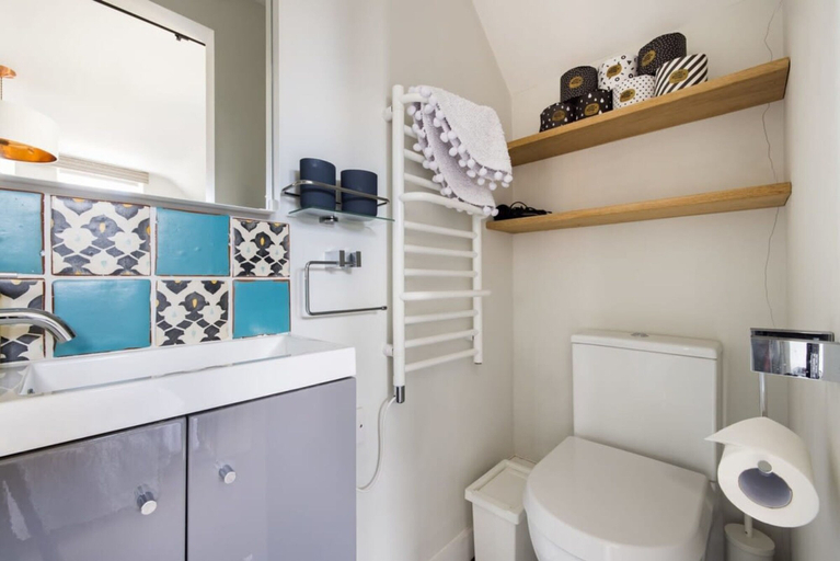 Bathroom, Lavender Folly - Cosy Accommodation Alresford, Hampshire