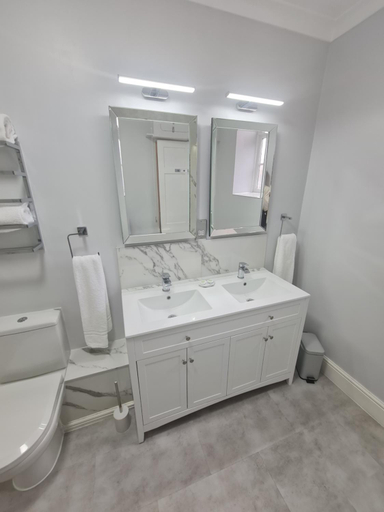 Bathroom 4, Beaufort Lodge, Somerset
