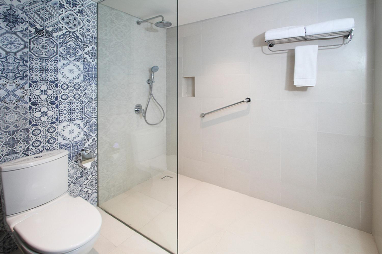 Bathroom 10