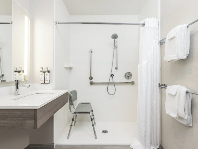 Bathroom 11