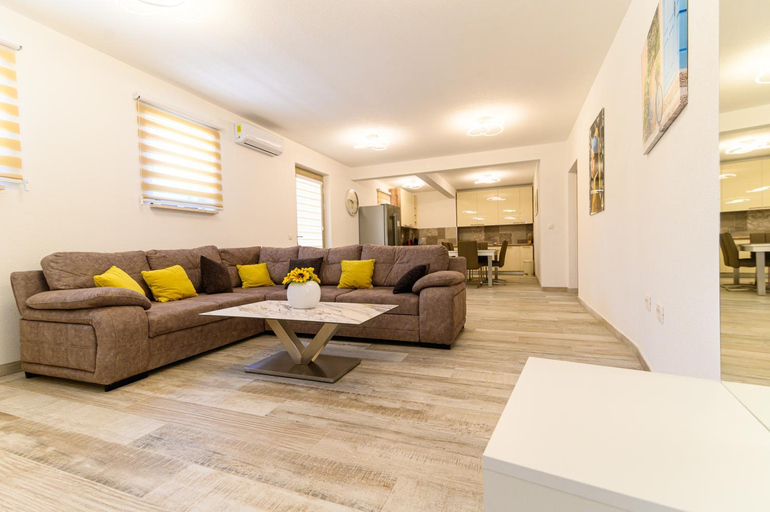 Others 5, The Place Apartments Okrug Gornji, Okrug