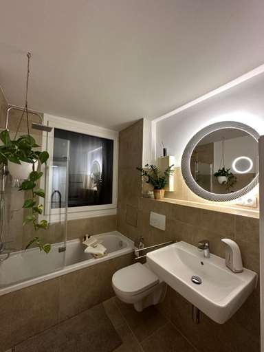 Others 4, Stylish Apartment Balcony 2 BR Central, Kaiserslautern