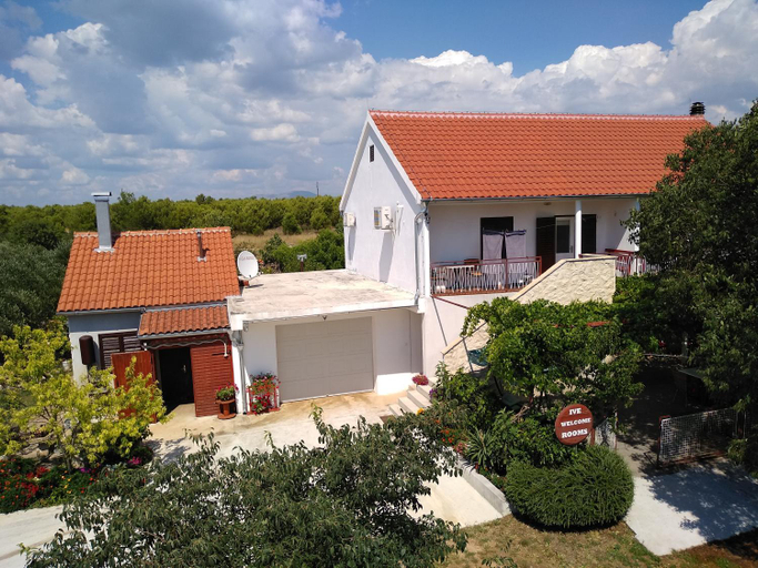 Others 5, Rooms Ive, Šibenik