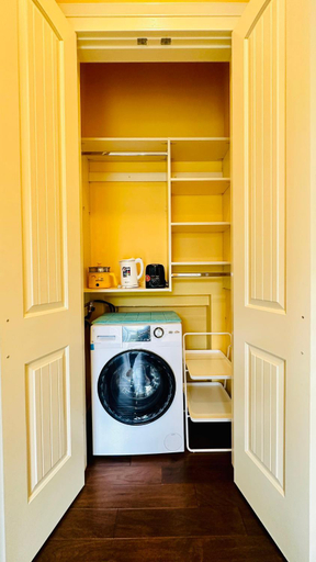 Others 4, Quiet Room in Richmond, Greater Vancouver