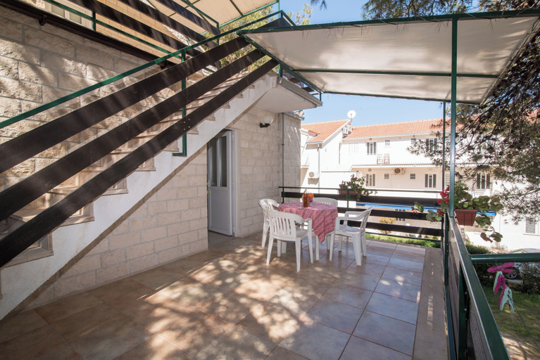 Others 5, Apartments Pinija -, Supetar