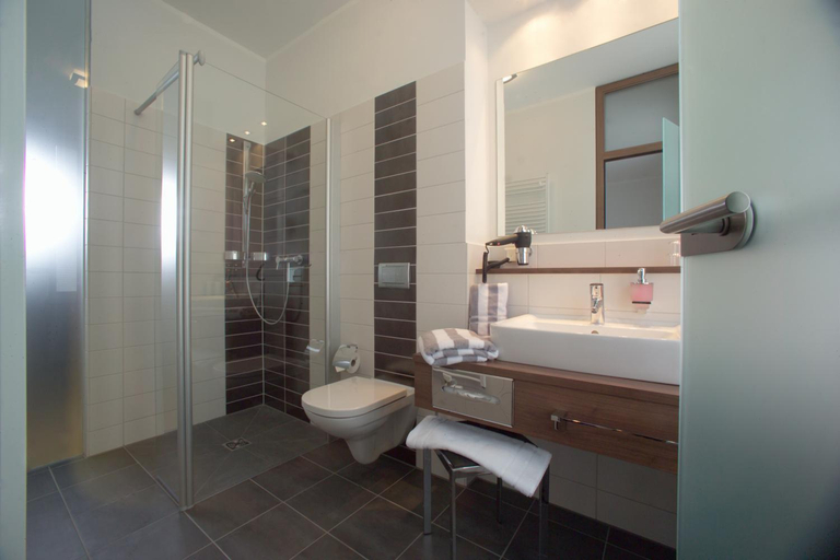 Bathroom 4, Hotel Bruhlerhohe, Erfurt