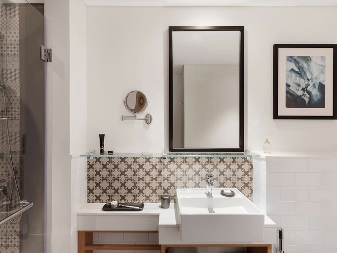 Bathroom 5, Aparthotel Adagio Dubai Gold District, Dubai