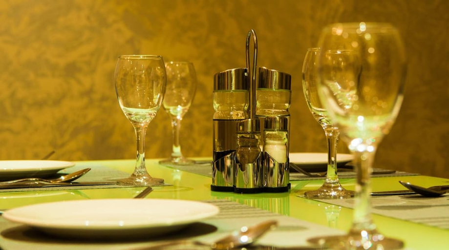 Food & Drinks, City Park Hotel Apartments, Bausher
