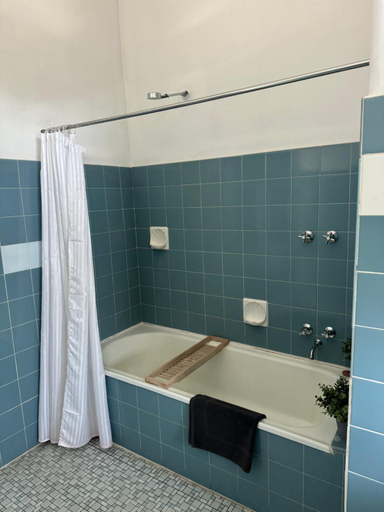 Bathroom 5, Thommos Pub, Corangamite - South