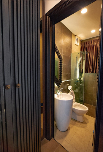 Bathroom 7
