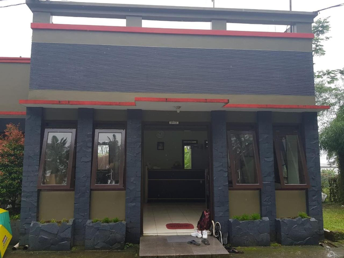 Exterior & Views 12
