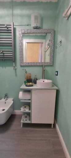 Bathroom 4, Essential Guest Room, Cagliari