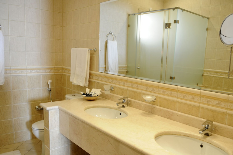 Bathroom, Spice Hotel Suites, Salmiya