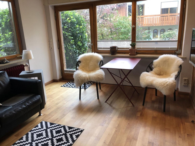 Others 3, Dreilandereck, schone Ferienwohnung mit großem Freisitz, Lörrach