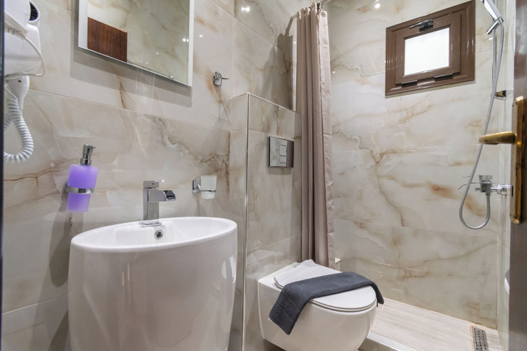 Bathroom 4, Hotel Petunia, Central Macedonia