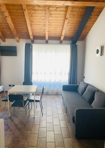 Others 5, Casa Cleopatra, Bergamo