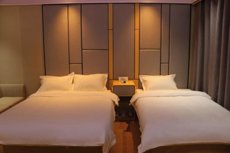 Bedroom 5, Huatian Hotel, Ili Kazakh