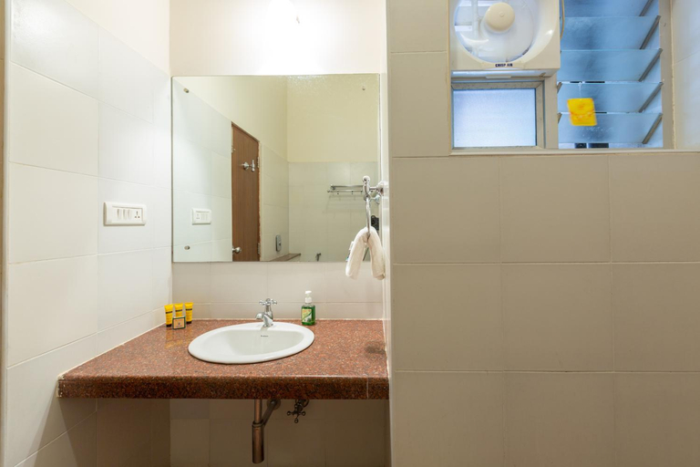 Bathroom 3, KSTDC Hotel Mayura Yagachi, Belur, Chikmagalur