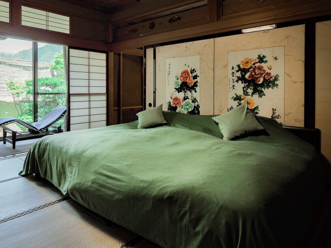 Bedroom 4, Yatsusankan, Hida