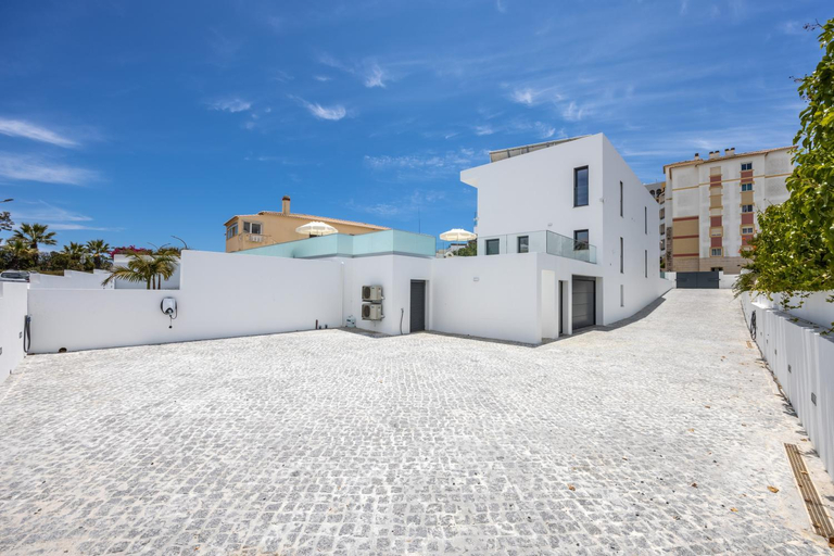 Others 3, CASA DAS PRAIAS, Lagos