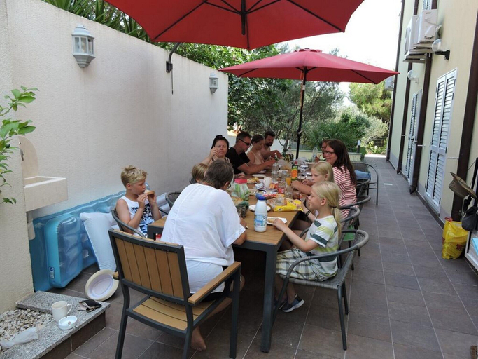 Food & Drinks, Apartments Villa Moonlight, Okrug