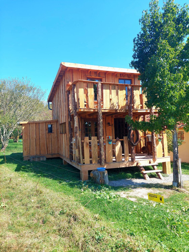 Exterior 12