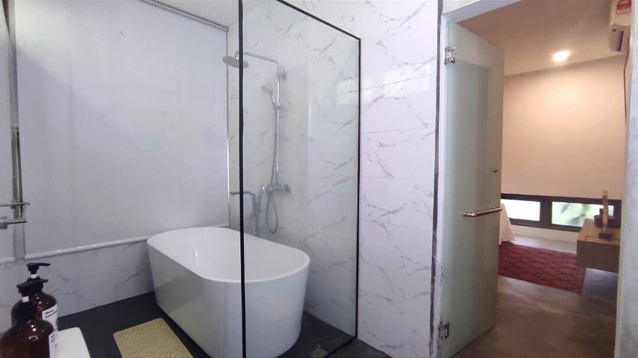 Bathroom 19