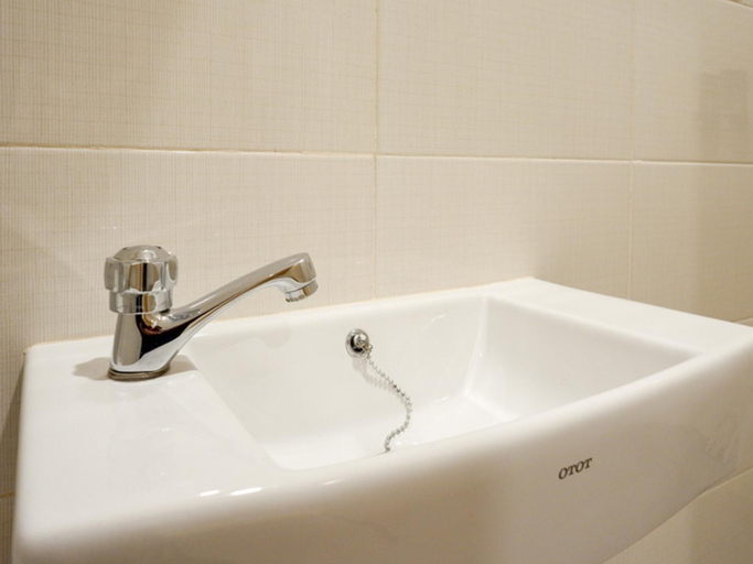 Bathroom 4, RedDoorz near Exit Tol Banyumanik 2, Semarang