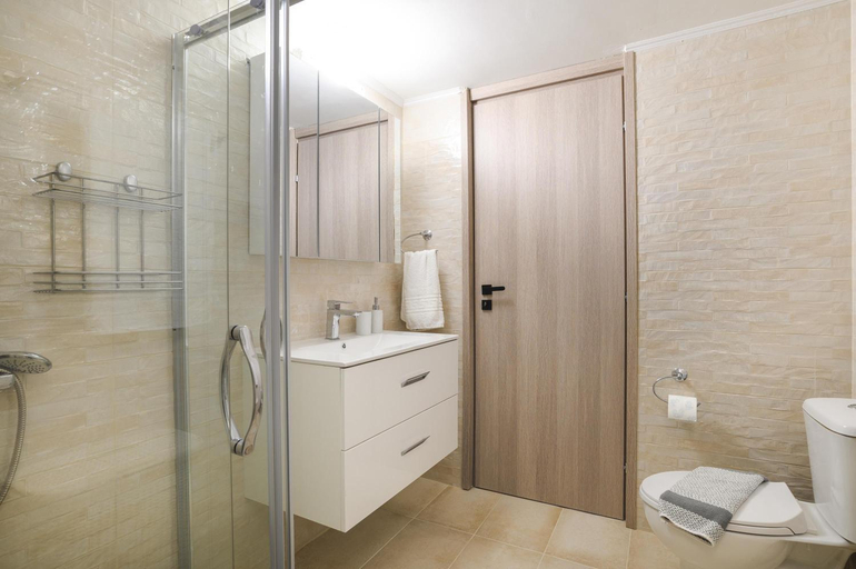 Bathroom, Mandraki City Center Apartments, South Aegean
