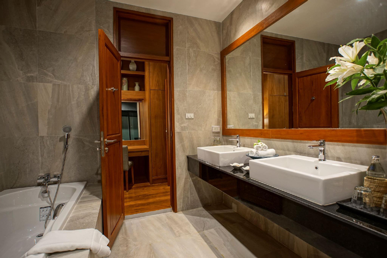 Bathroom 20