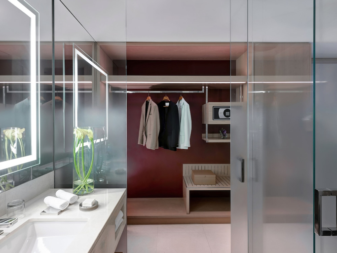 Bathroom 4, Four Seasons Hotel Dubai International Financial Centre, Dubai