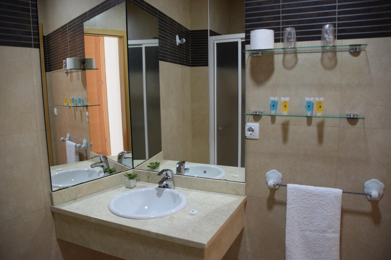 Bathroom 4, Hostal Manuela, Huelva