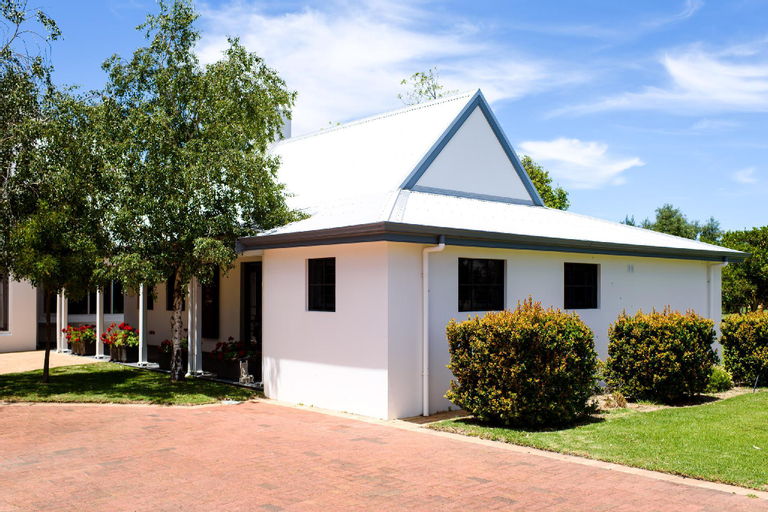 Exterior 6