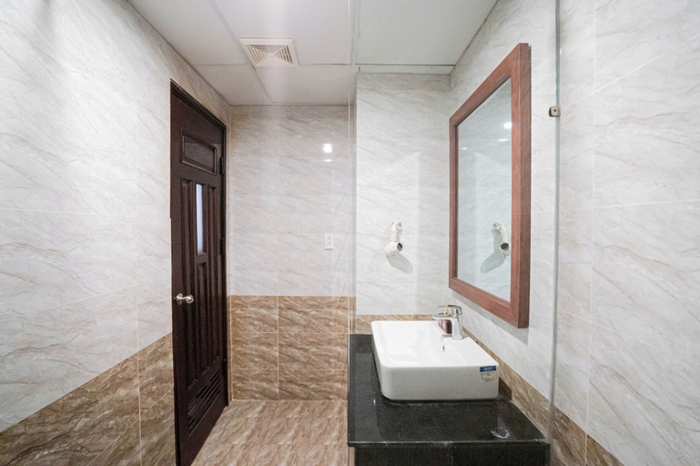 Bathroom 10