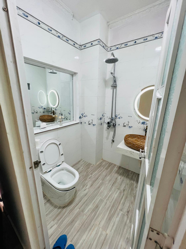 Bathroom 8