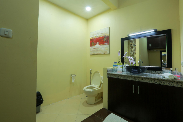 Bathroom 18