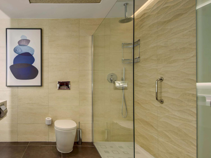 Bathroom 4, DoubleTree by Hilton Malta, Saint Paul's Bay