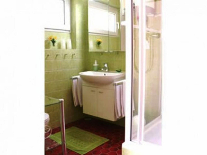 Bathroom, 2 Siefertshof Comfortable Holiday Residence, Odenwaldkreis