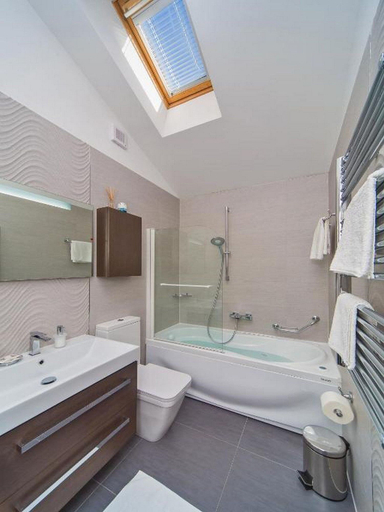 Bathroom 4, 4B Apartments, Dubrovnik