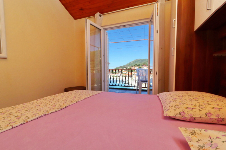 Bedroom 2, Apartments Peselj, Brna, Smokvica