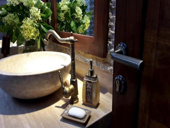 Bathroom 4